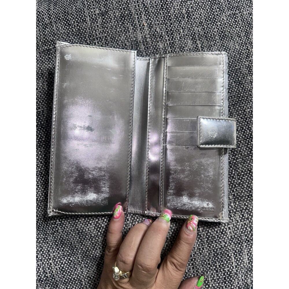 GUCCI Silver Canvas Leather Snap Multi-Compartment Long Wallet - Picture 5 of 10